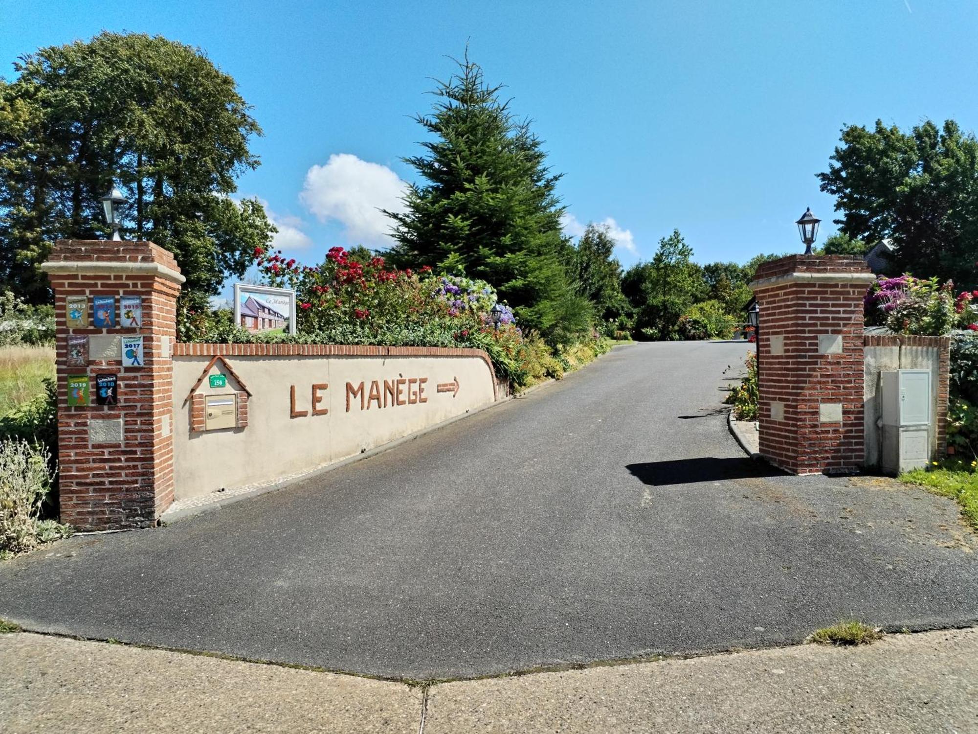 Hotel Le Manege Gite L'Eglise Sainte-Marie-au-Bosc Exteriér fotografie